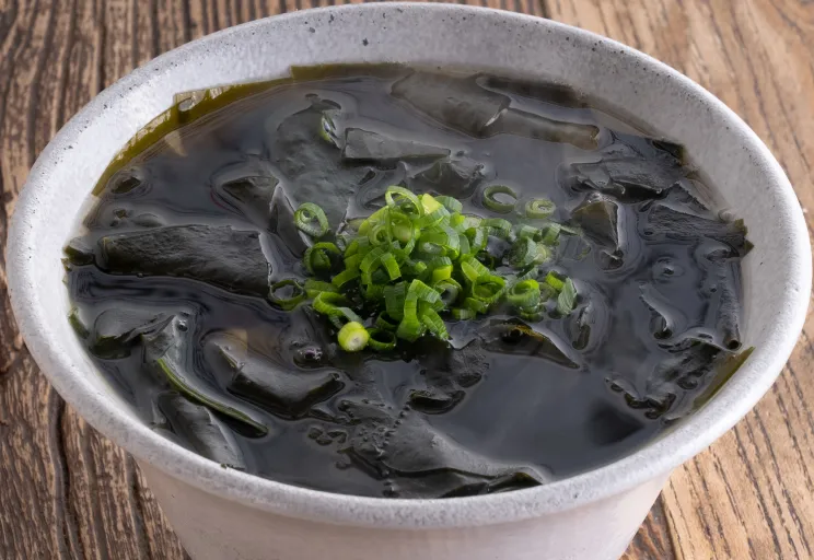 大わかめうどん (鳴門産)